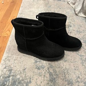 Ugg Femme Mini Booties